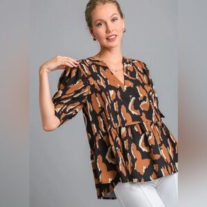 Umgee Black and Tan Abstract Blouse